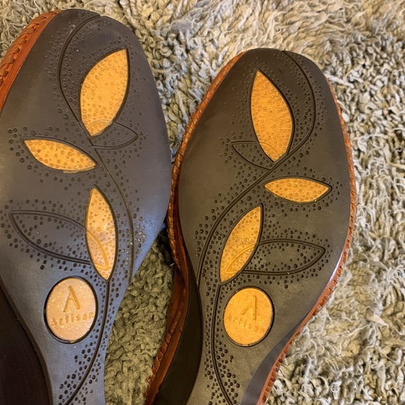 Clarks Artisan Collection Brown Leather Slip On 2.5" High Heel Shoe Size 6M - Picture 7 of 8